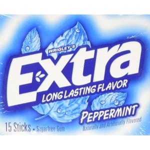 Extra Gum, Peppermint flavor, offers 15 sugar-free sticks per pack. The packaging emphasizes long-lasting flavor and features blue mint leaves.