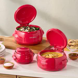 Red insulated food storage containers with lids, labeled \“KITCHEN HQ,\“ contain salad and soup and are displayed on a kitchen counter alongside bread and seasonings.