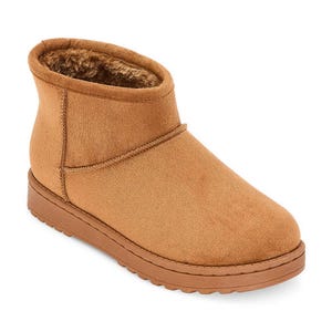 Arizona Slater Winter Boots are tan ankle-high boots with a round toe, featuring faux fur lining for warmth and a textured rubber sole for added grip.